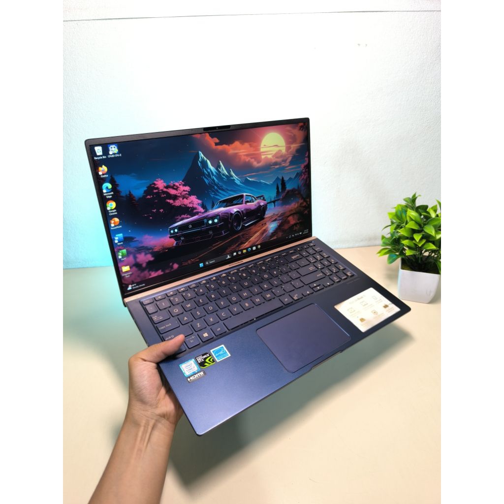 Laptop ASUS ZENBOOK UX533FD CORE I7-8TH (16/512 GB) DUAL VGA