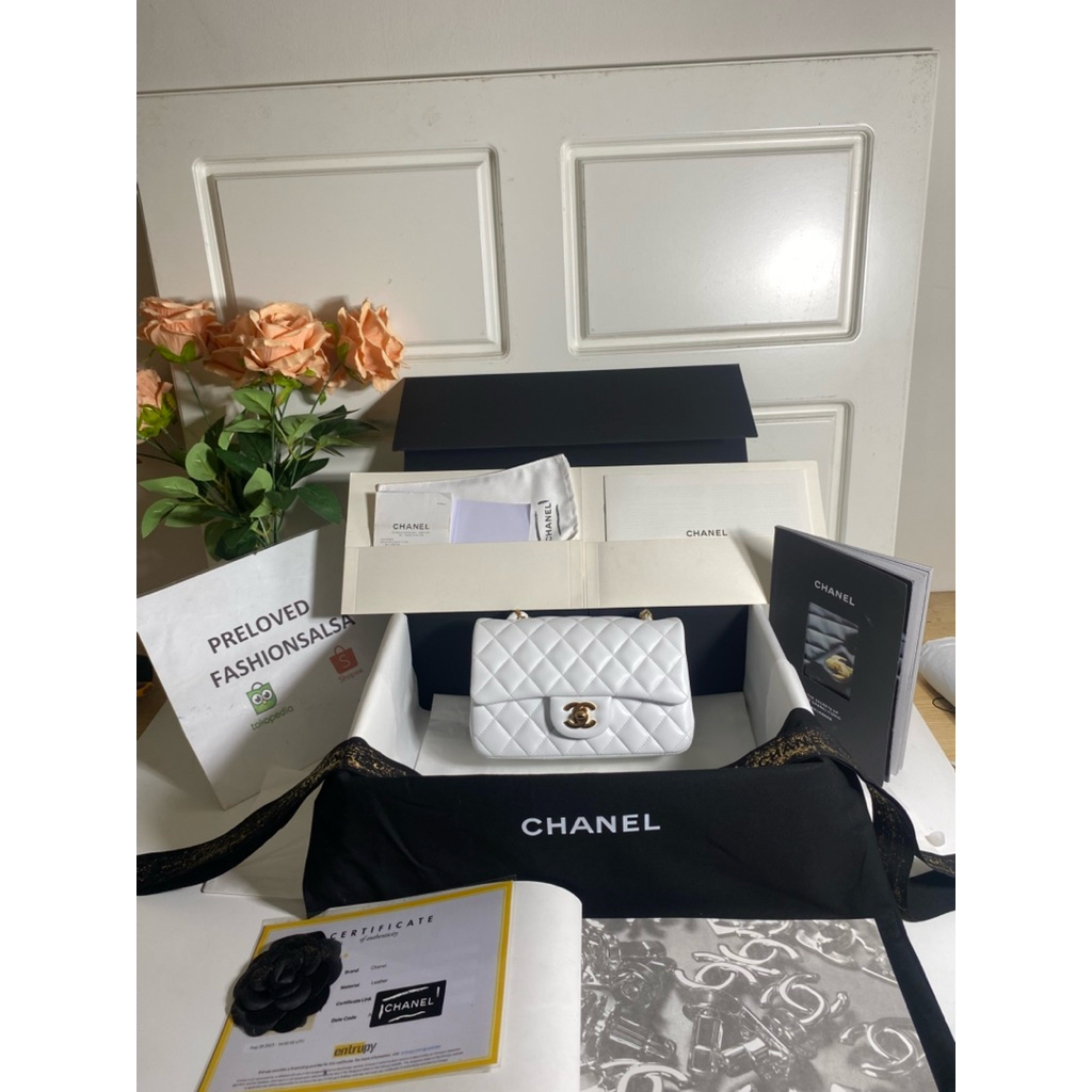 lprel*ved 2023 Chanel mini classic handbag lambskin White GHW authentic