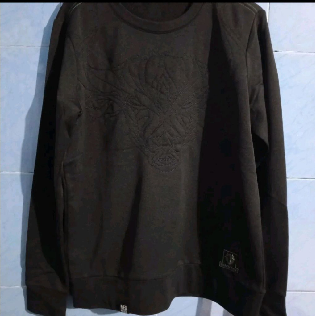 crewneck black yak