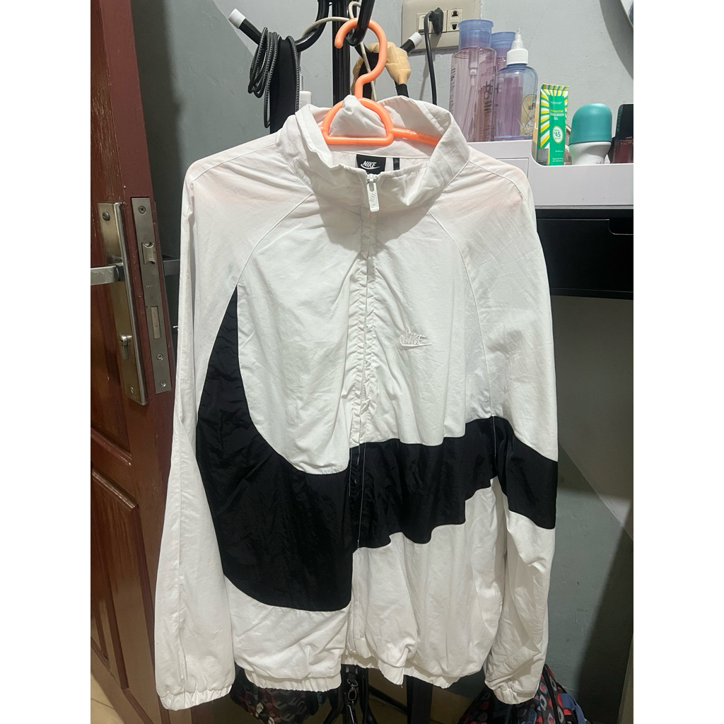 nike windbreaker big swoosh