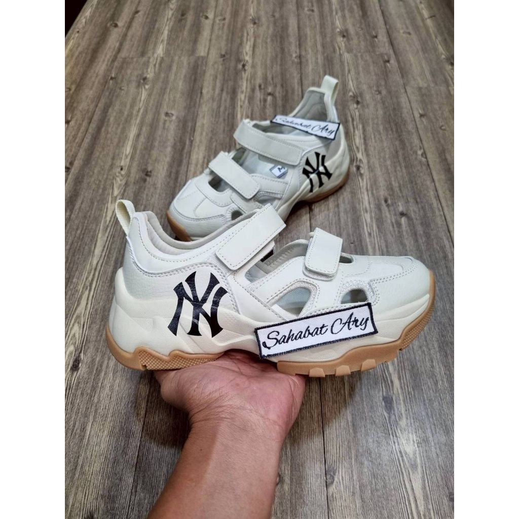 Sepatu MLB NY Yankees Sandal