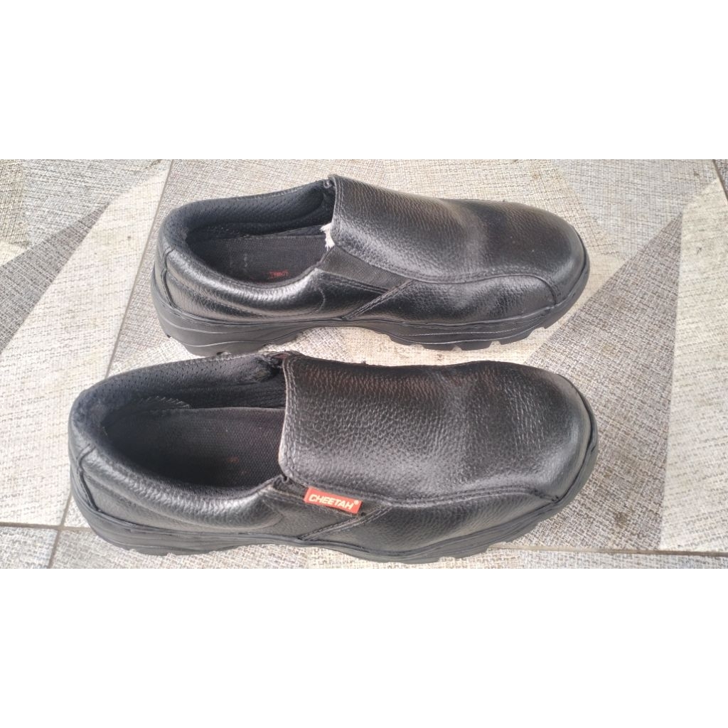 sepatu safety pendek kulit cheetah 44 second