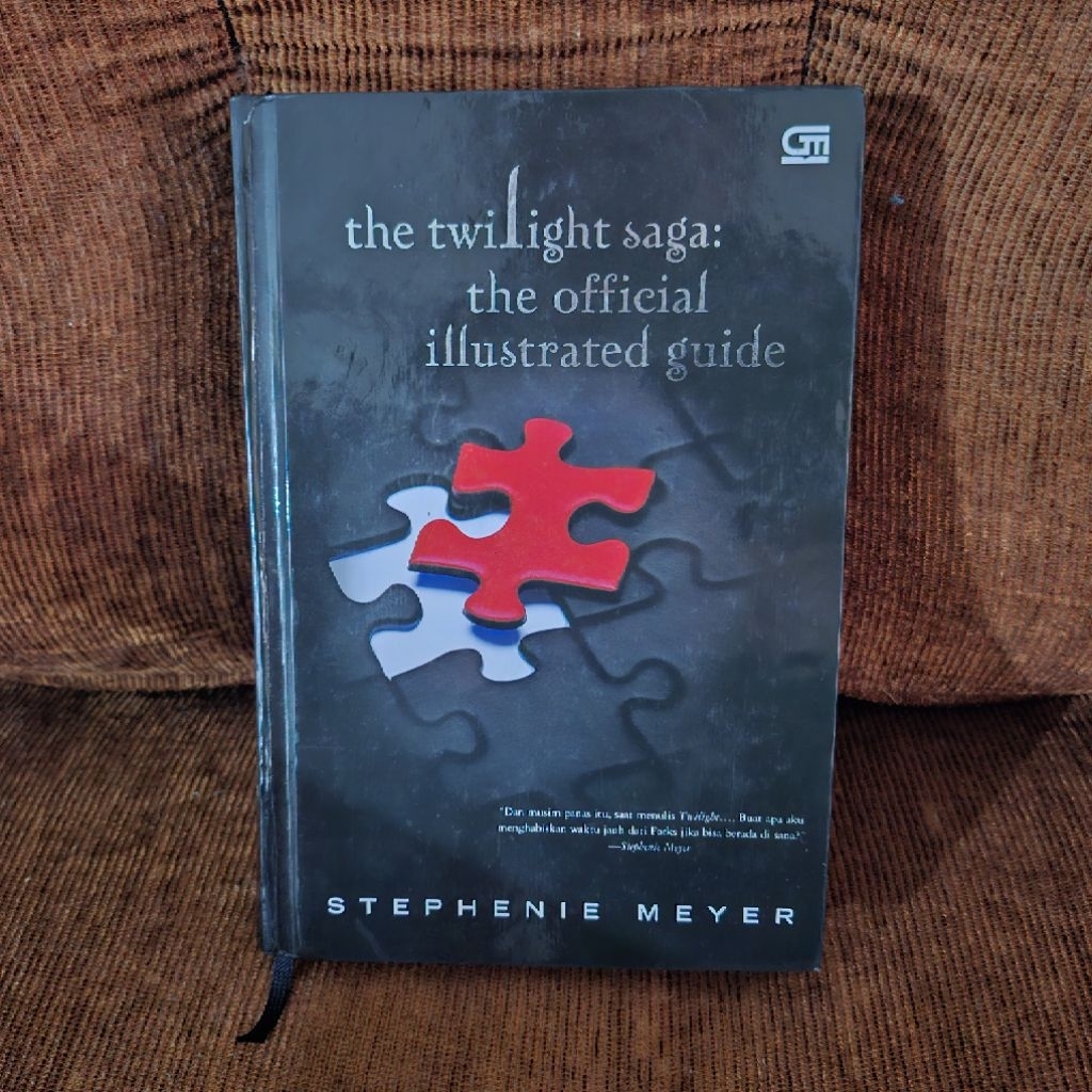 Preloved The Twilight Saga The Official Illustrated Guide Stephenie Meyer