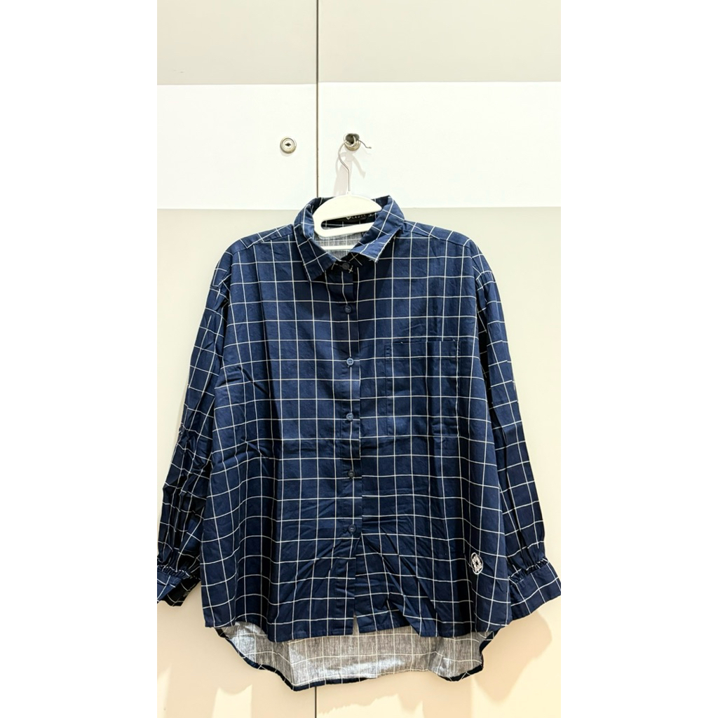 Preloved kemeja kotak-kotak sugi label