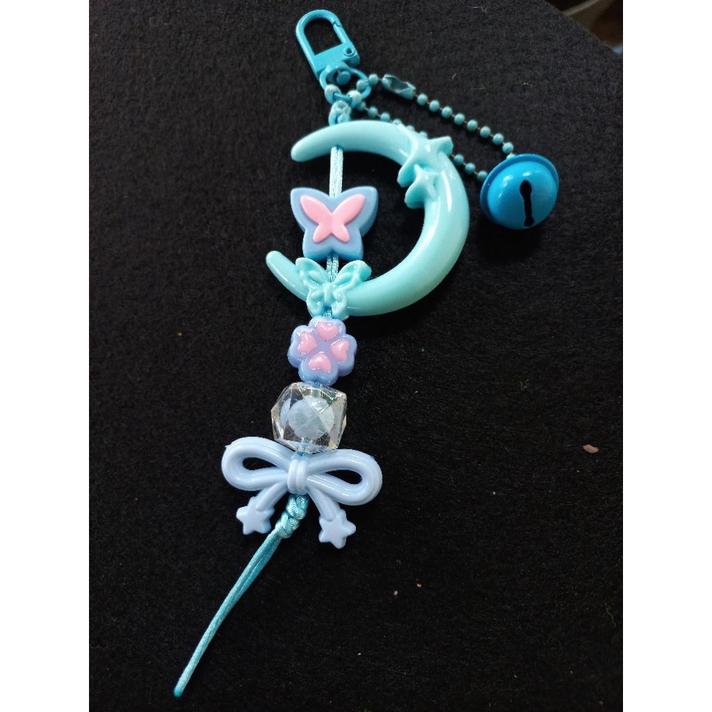 Gantungan kunci bulan sabit