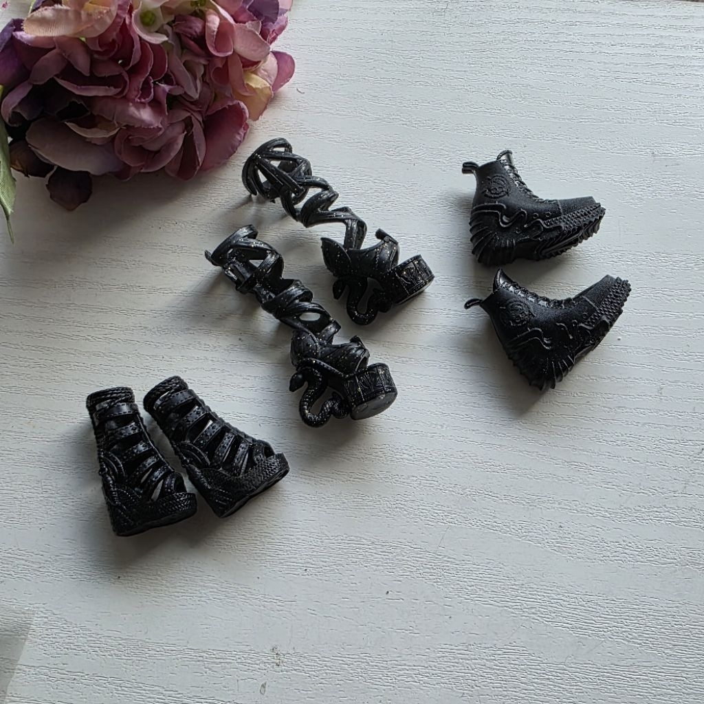 Sepatu Monster High / MH black series part B