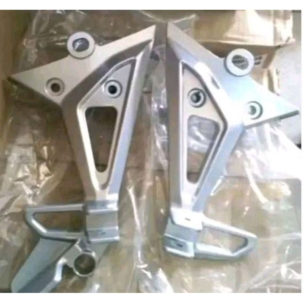 dudukan step belakang Revo fit fi dudukan step belakang Revo fit fi injeksi.aksesoris motorcycle