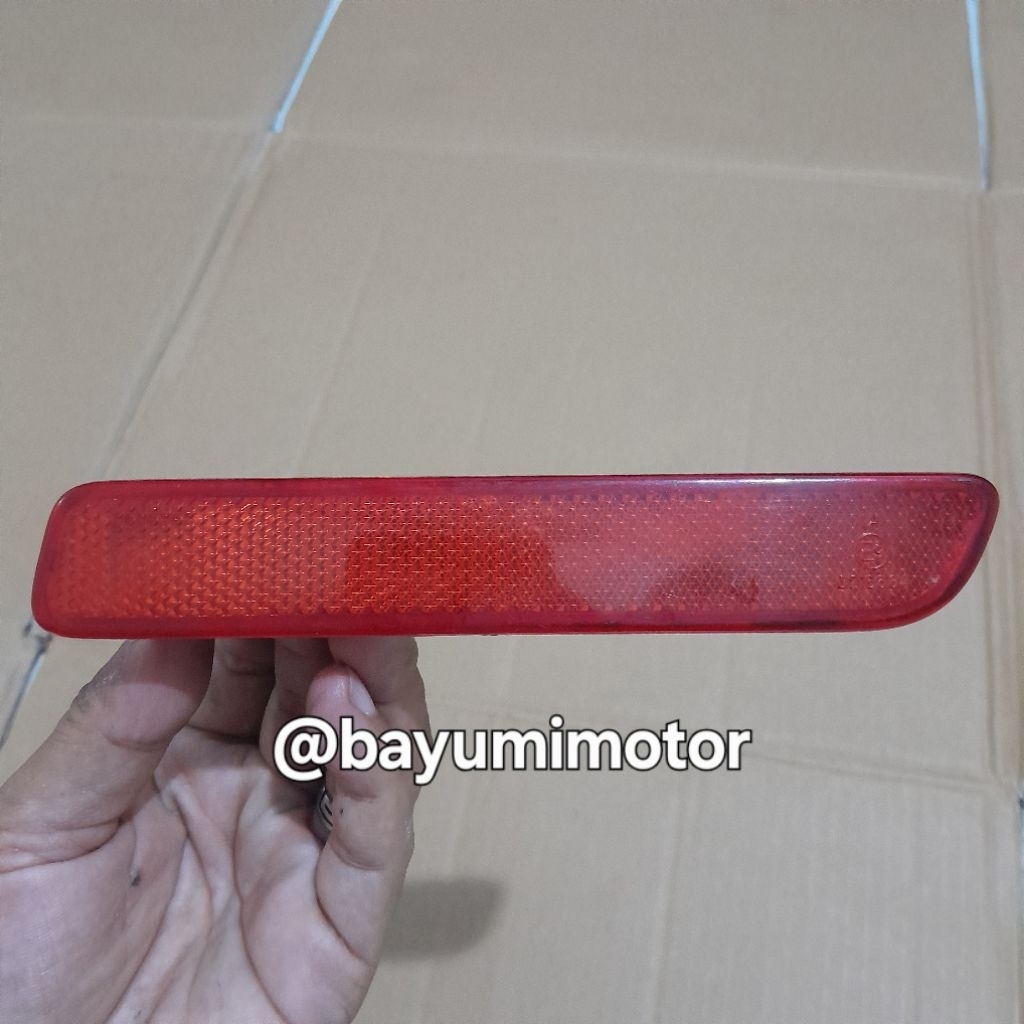 ORIGINAL reflektor mata kucing bemper belakang suzuki ertiga KANAN
