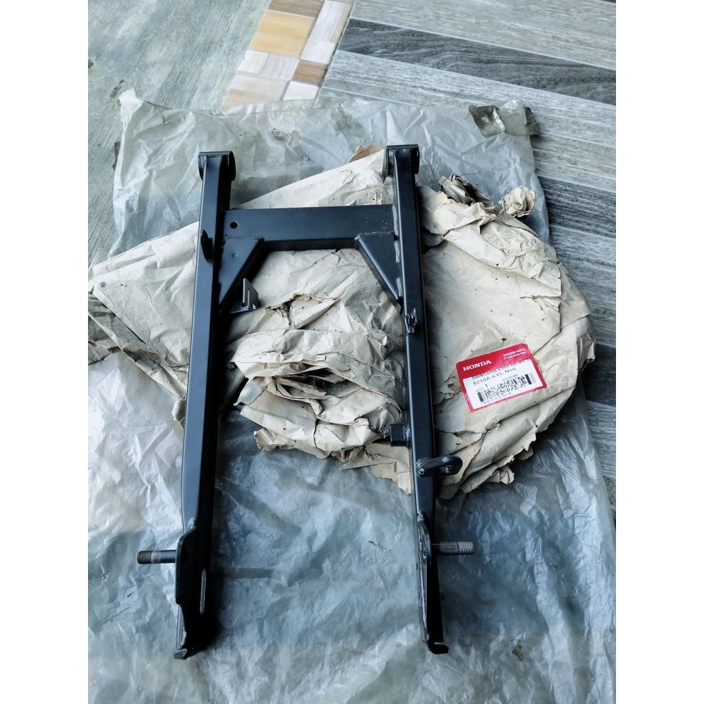 Swing Arm assy supra x 125 lama batman dobel disk 5210A-KVL-N10 Original ahm asli