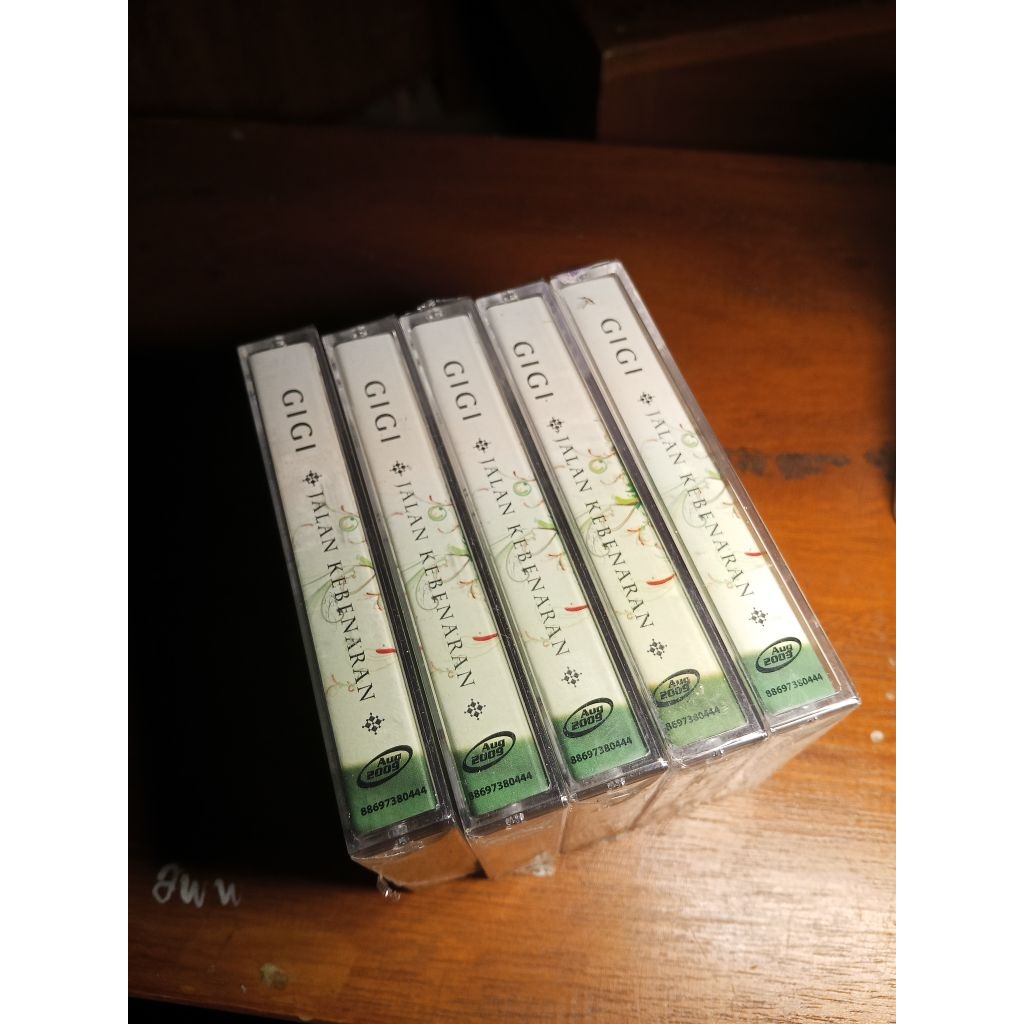 Kaset GIGI band (SEGEL)