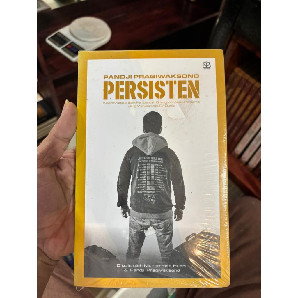Persisten - Pandji Pragiwaksono