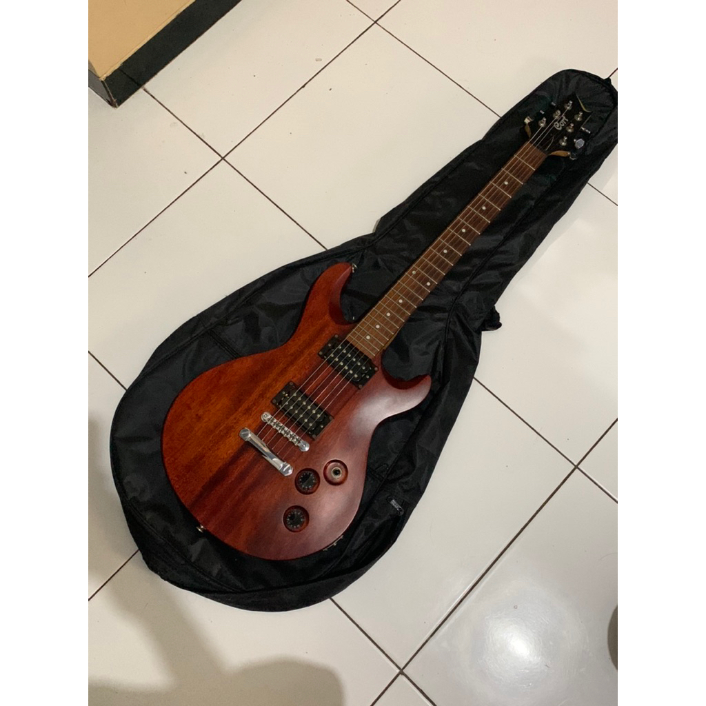 Gitar Cort M200 Walnut Satin Tahun 2019