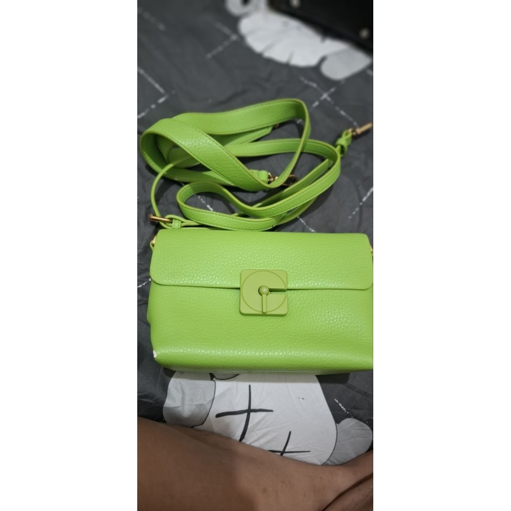 Tas selempang hijau preloved