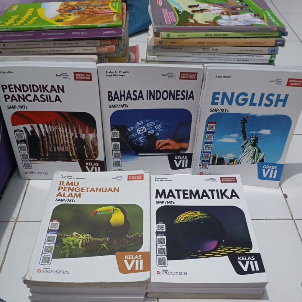 BUKU PAKET KELAS 7/1 SMP BUMI AKSARA KURIKULUM MERDEKA//pendidikanpancasila//bahasa Indonesia//engli