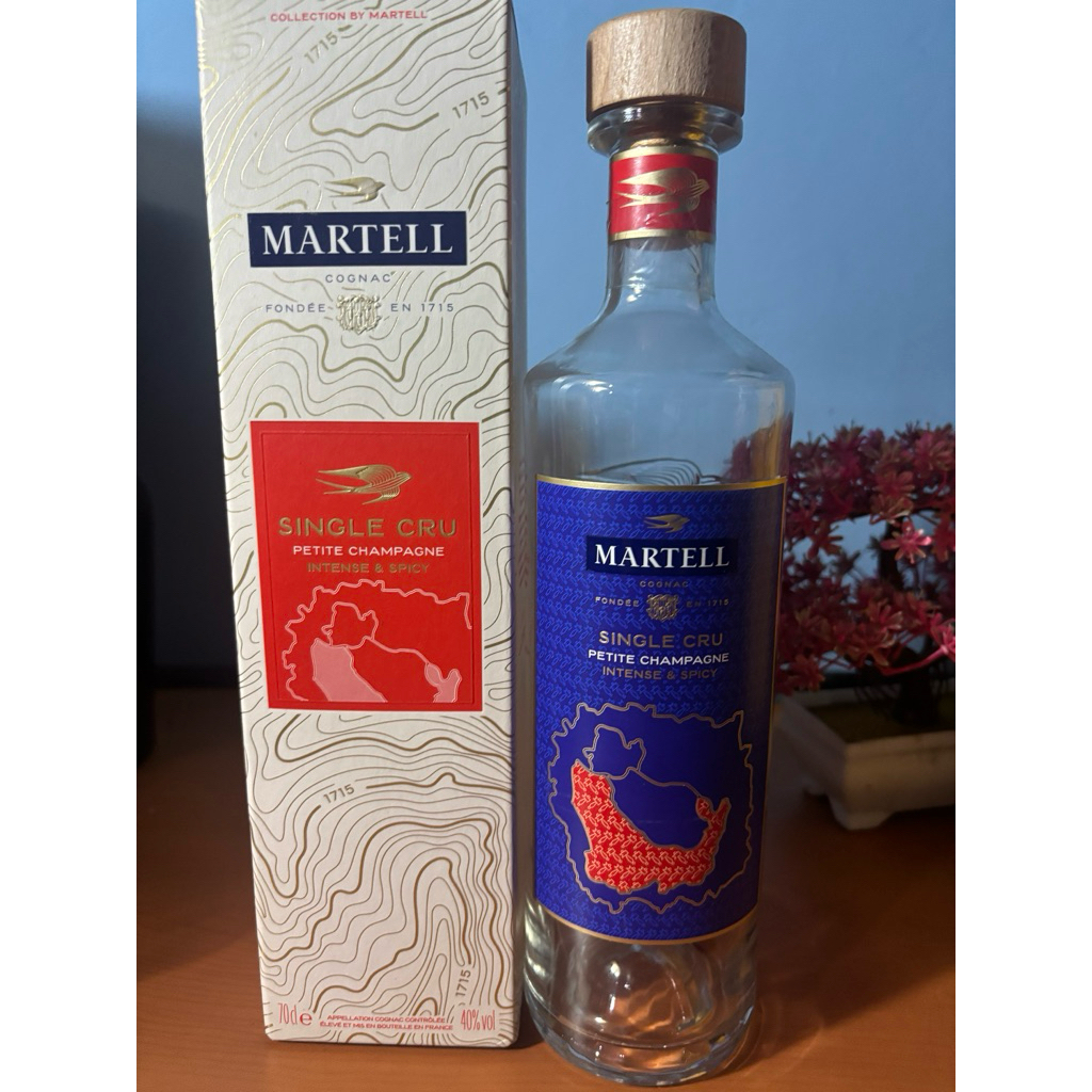 Botol kosong bekas botol Marteell SC untuk hiasan koleksi dan pajangan/ botol kaca/ hias / keren / m