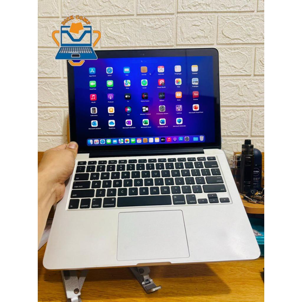 MacBook Pro Retina 2015. core i5. ram 8/256gb ssd. normal