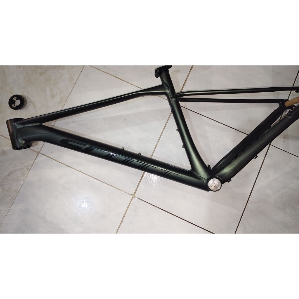 Frame scott scale 950 M 29er like new ( Bonus Bb dan seatpost)