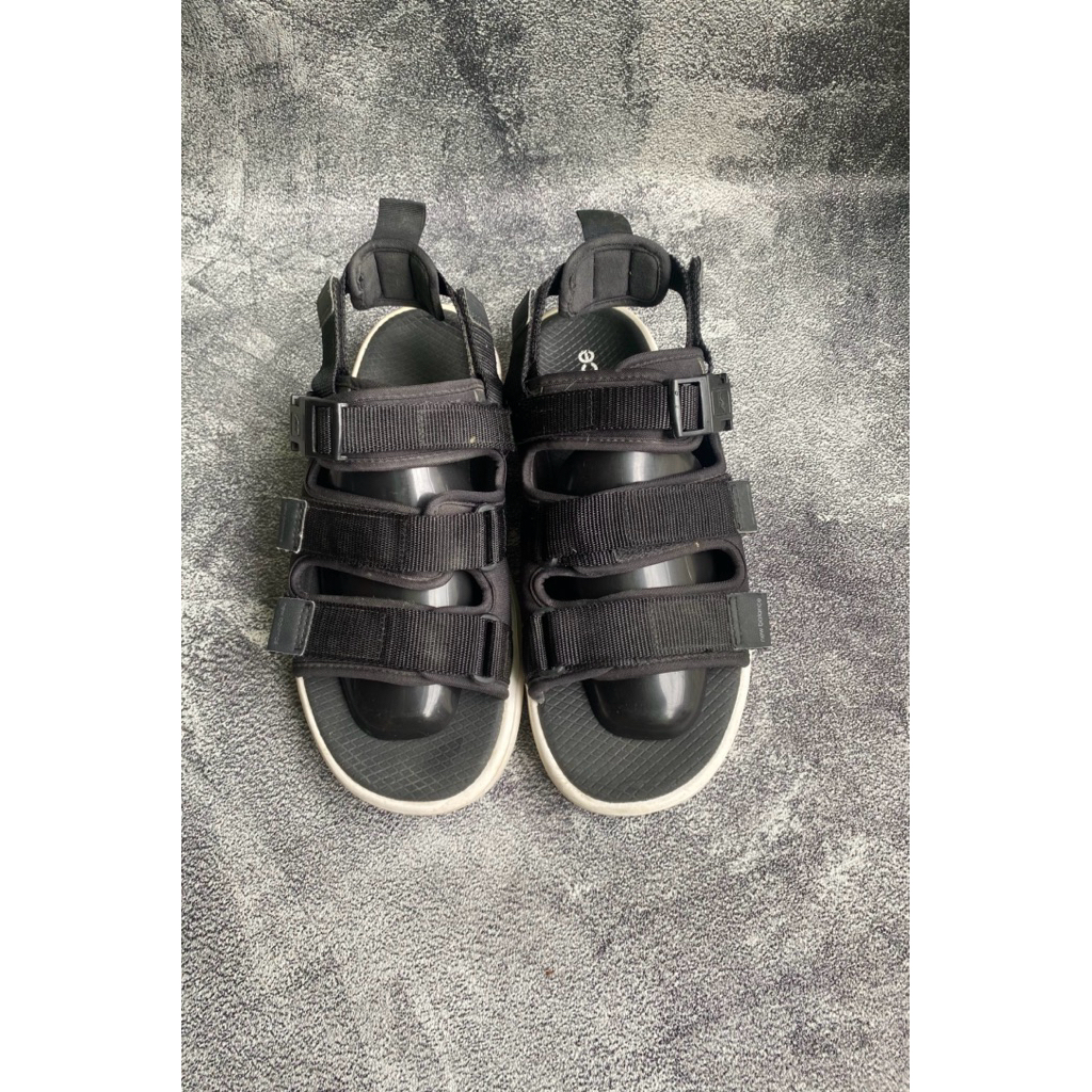 Sandal Caravan New Balance Black White Preloved Size 42,5 Hitam