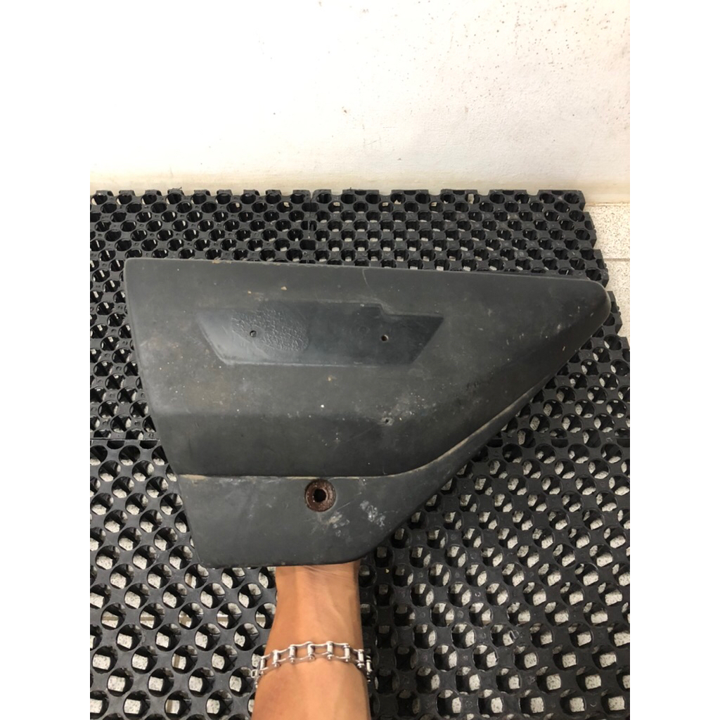 cover box aki /tutup aki samping suzuki TRS original kiri
