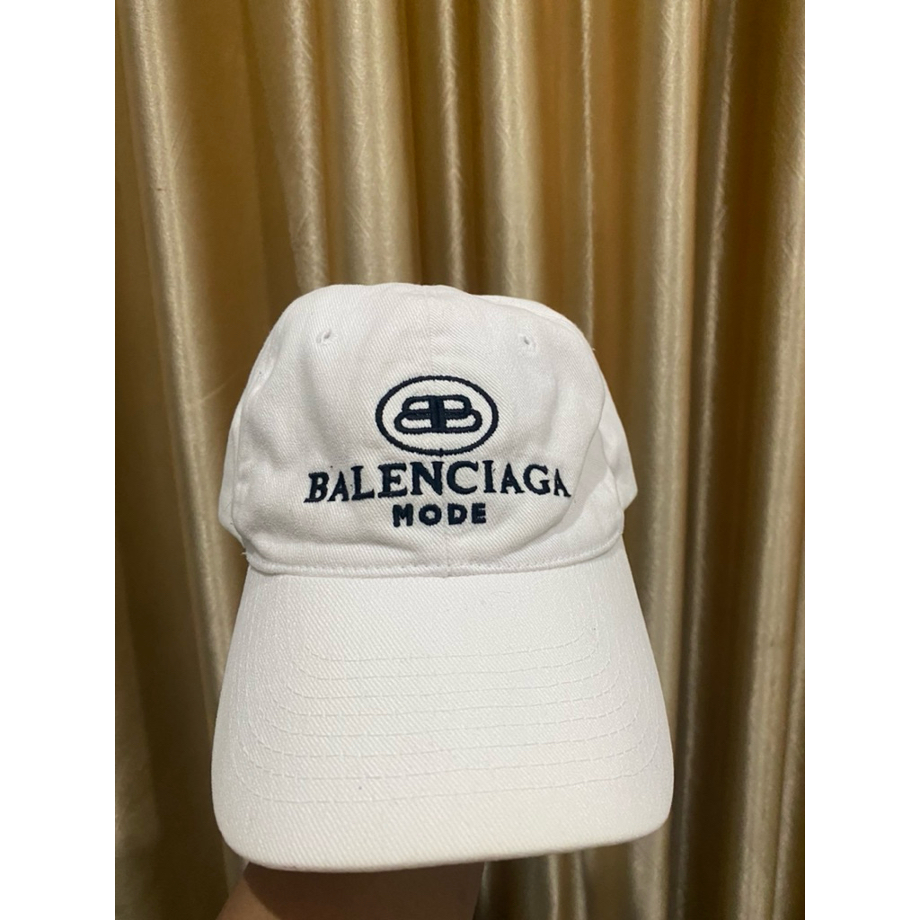 Topi Balenciaga