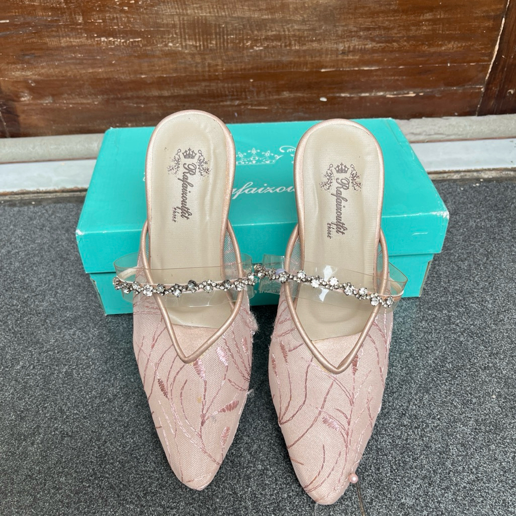 Preloved Heels Tahu Wanita untuk acara pesta, heels brukat