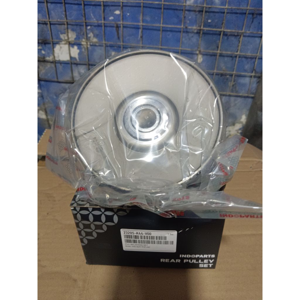 Pully Belakang K44 Beat Pop Indopart 23205-K44-V00 Set Pulley Belakang untuk Motor Beat Pop Motorcyc