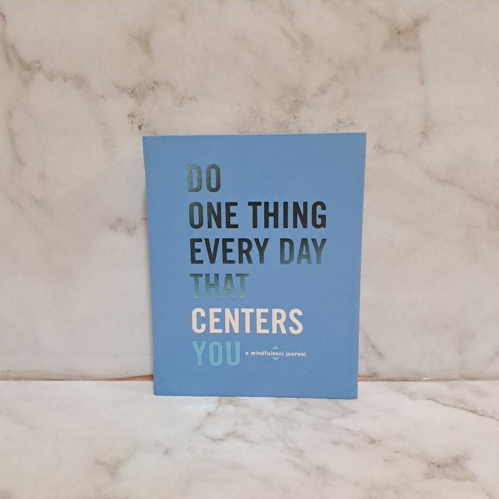 Preloved Buku Do One Thing Every Day That Centers You: A Mindfulness Original Oleh Robie Rogge