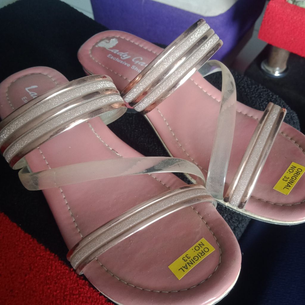 Sandal anak perempuan no 33 stok lama sisa toko