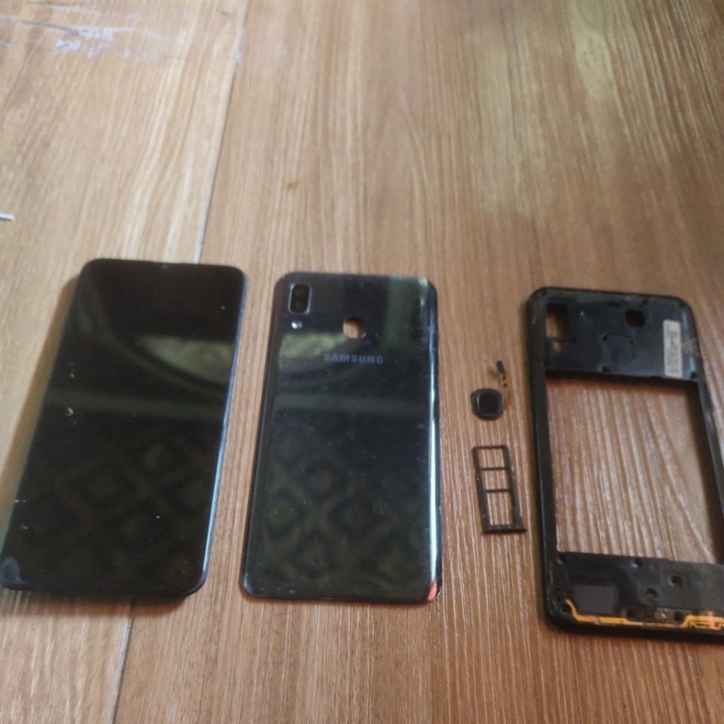 Lcd samsung a20 fulset minus bercak. baca deskripsi