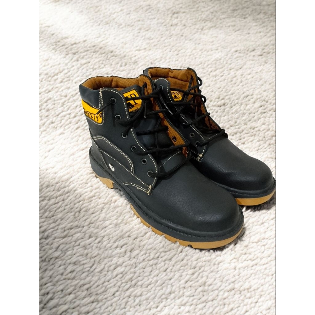 Sepatu Safety Pria NO 43 (Sepatu APD)