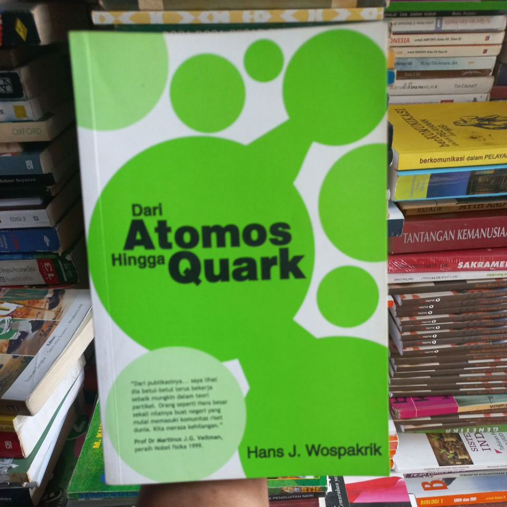 DARI ATOMOS HINGGA QUARK HANS J. WOSPAKRIK
