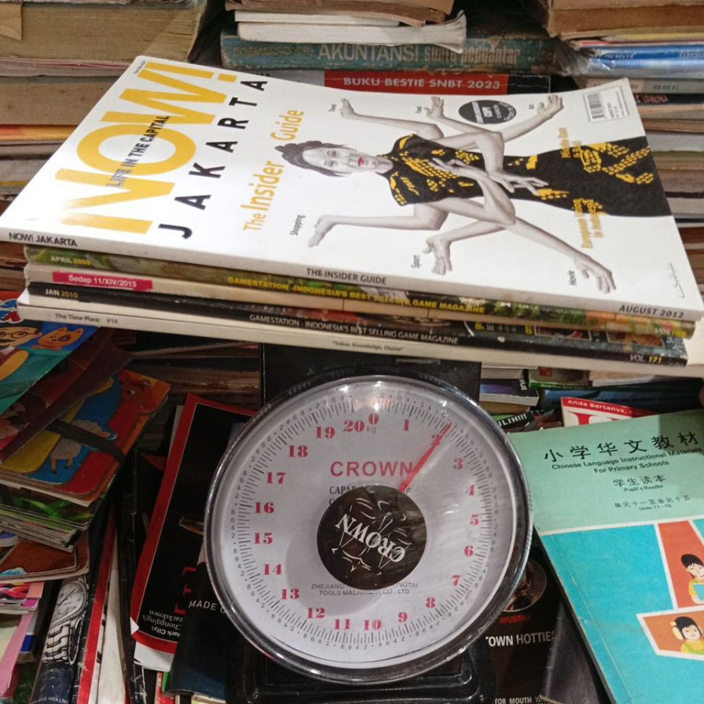 majalah bekas 2 kilo 5 majalah Rp 30.000 original bekas