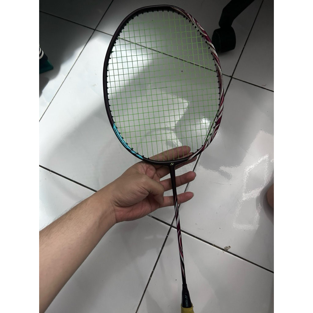 raket badminton YONEX ASTROX 100ZZ ( Bekas )