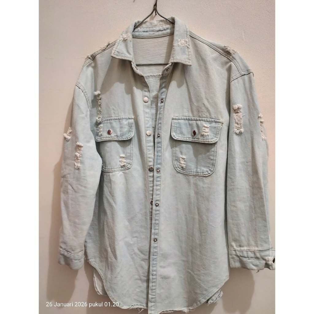 prelove kemeja jumbo/ prelove kemeja/prelove kemeja denim/ kemeja denim jumbo/ outer denim/ kemeja d