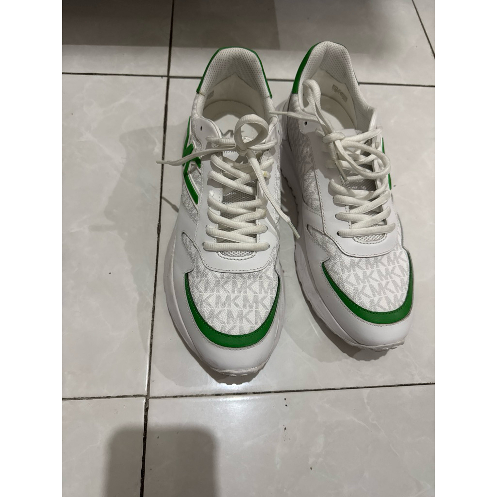 Sepatu branded pria preloved