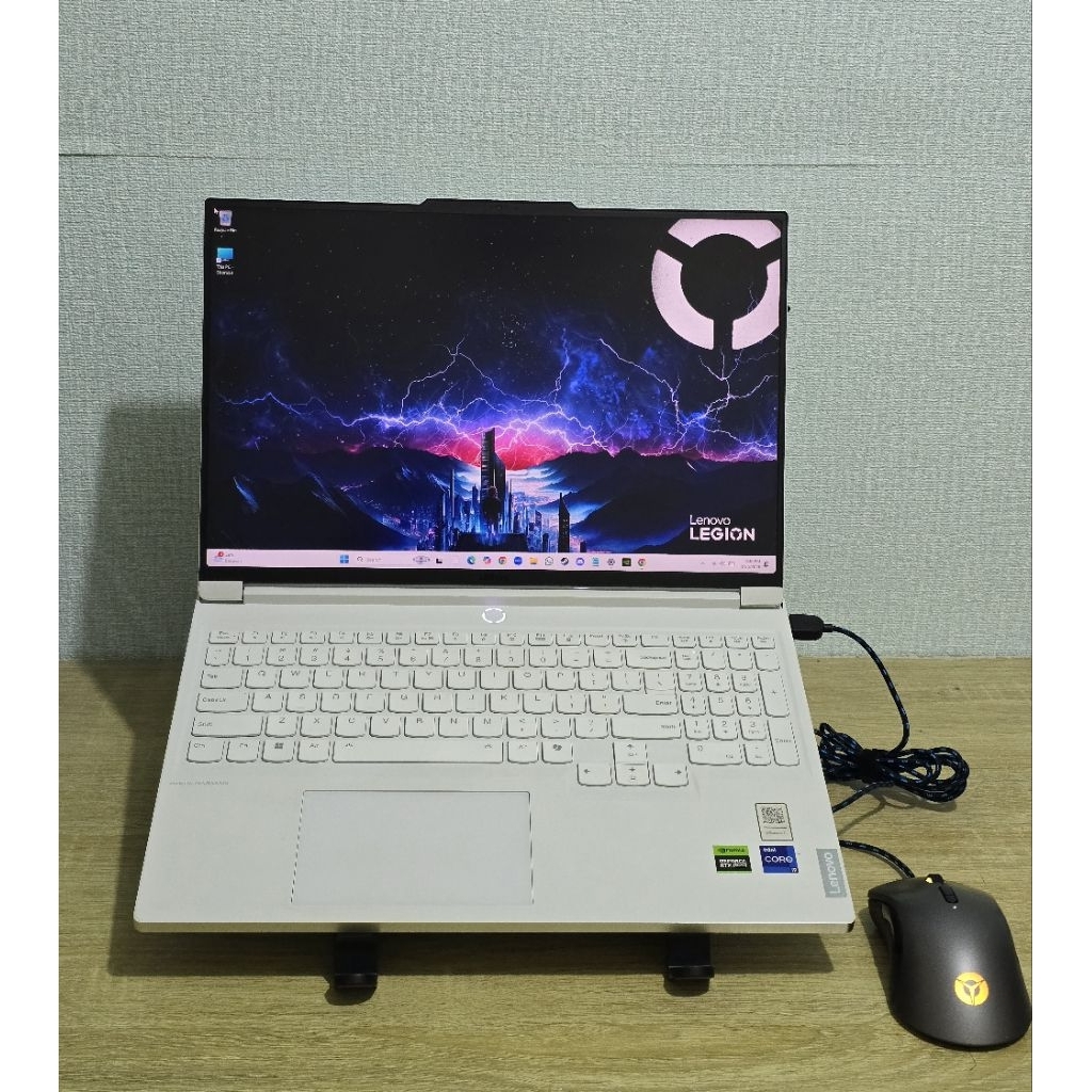 Lenovo legion 7 16IRX9 ram 32/1tb  i9 14900hx rtx 4070 second garansi resmi