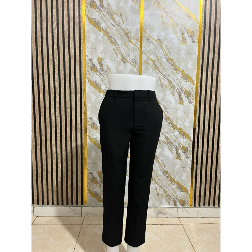 Uniqlo Celana Ankle Pants Wanita