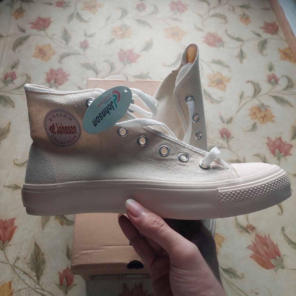 Sepatu Johnson Basic High Milky