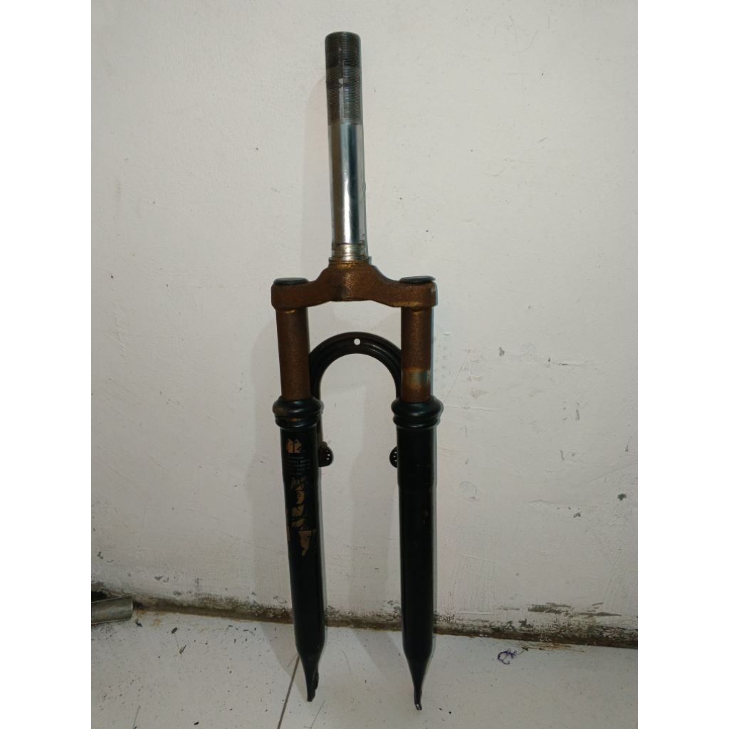 FORK . GARPU . SUSPENSI SEPEDA MERK LOGAN INSERT 22.2 JADUL . COPOTAN BEKAS. MASI MENTUL