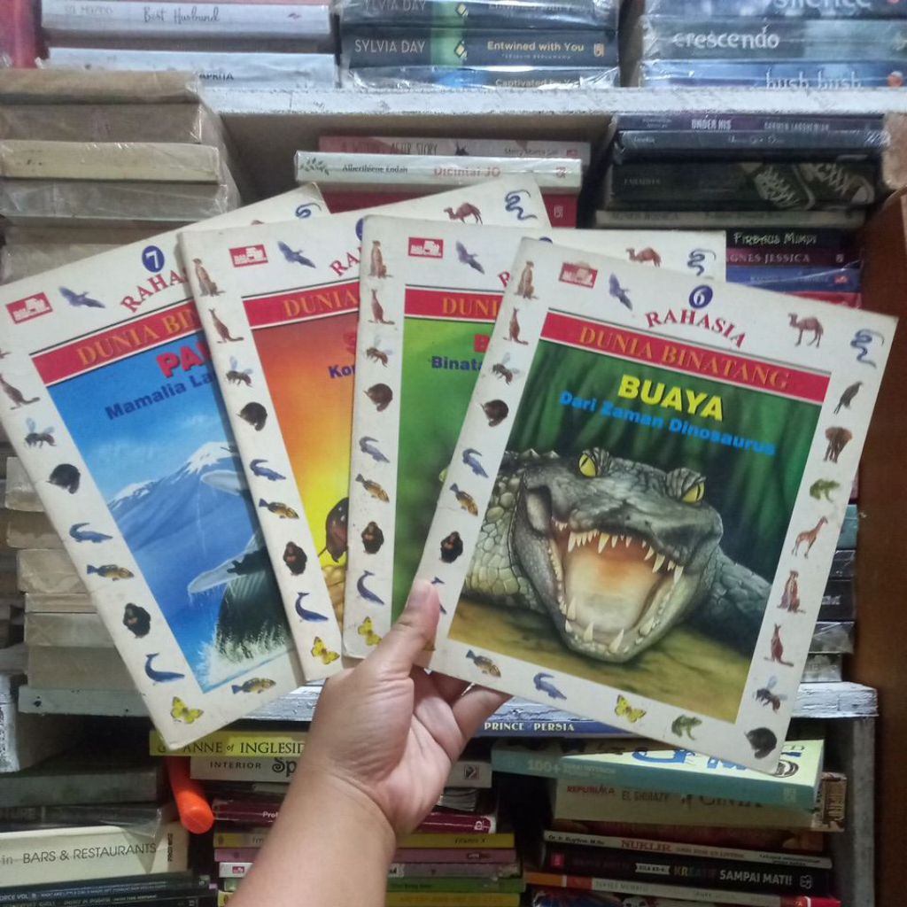 Ensiklopedia Rahasia Dunia Binatang Buaya, Bunglon, Semut, Paus