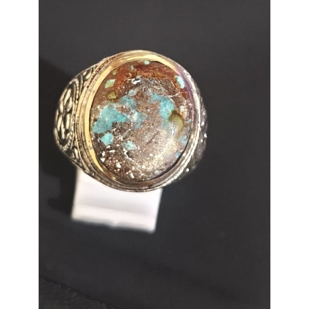 Pirus Persia serat emas