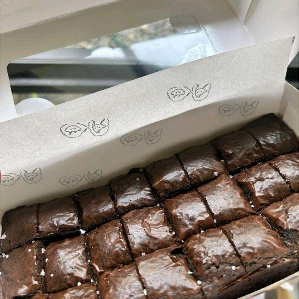 Fudgy Brownies Feast (20x10cm)