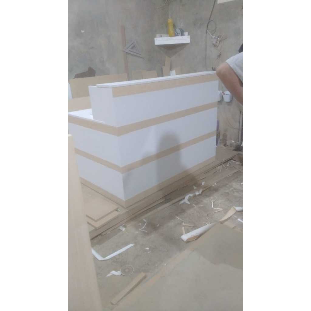 MEJA KASIR MEJA RESEPSIONIS LETTER L KANAN DARI DALAM