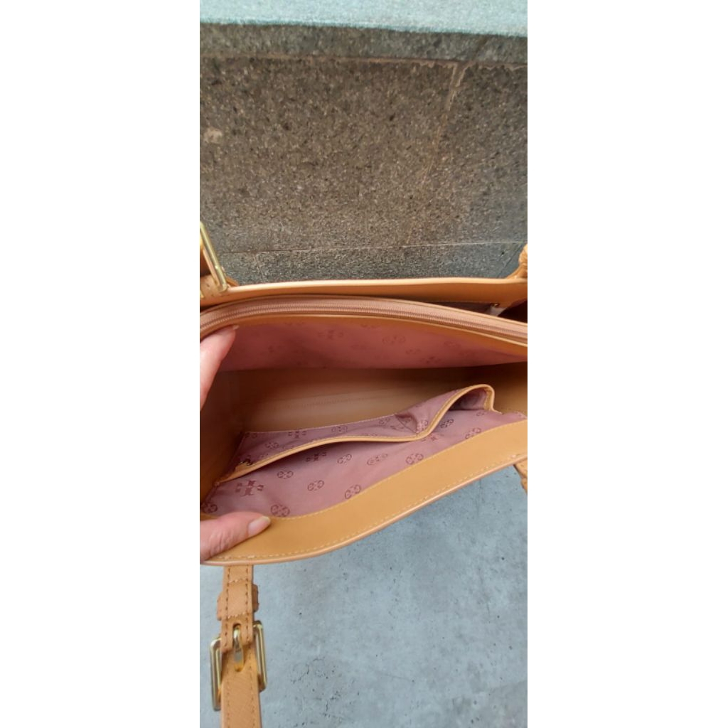 Tas Tori Emerson size 32 Torry Burch Bandung
