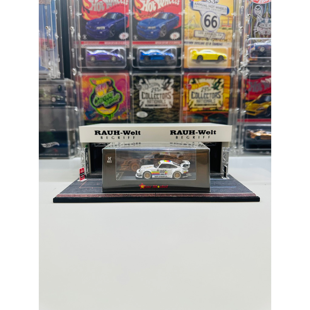 Star Model 1:64 RWB 930 Apple