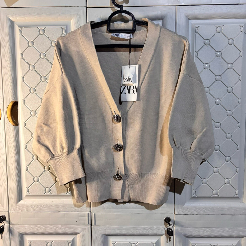 [ New ] ZARA - Plain Knit Flower Button Cardigan