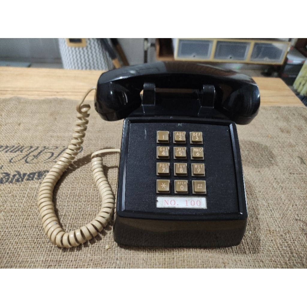 Telepon Antik Kuno Jadul Vintage/Retro Untuk Pajangan/Display Original Made In Amerika USA