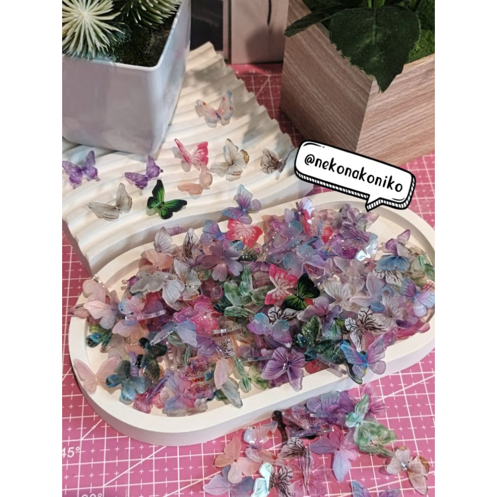 10 Pcs Manik Kupu-kupu dan Bunga dari Shrink Paper [Random]