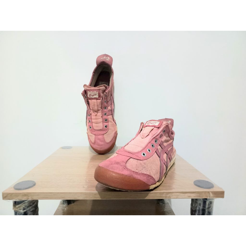 onitsuka tiger pink woman