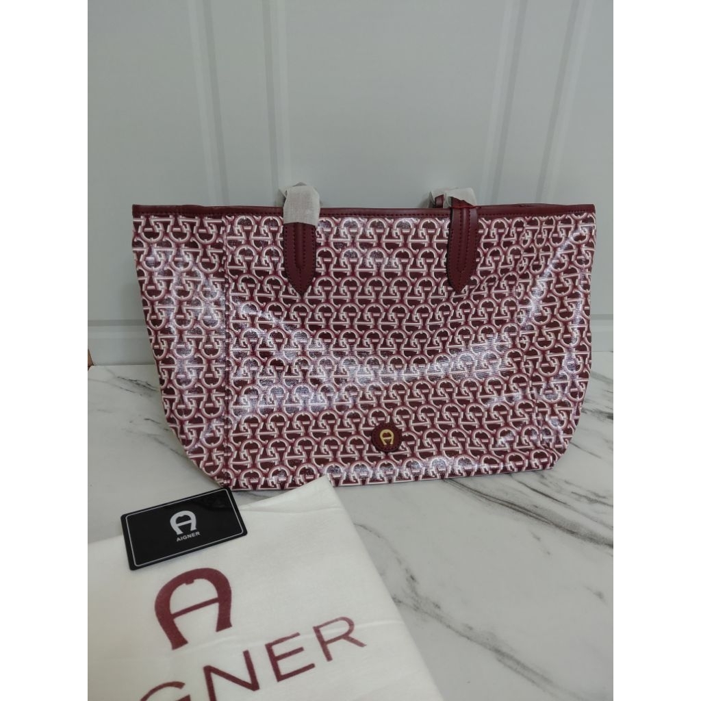 Tote Aigner